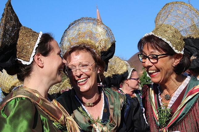 Die Trachtenfrauen aus Überlingen, von links: Luisa Randecker, Marga Lenski, Heidrun Dett