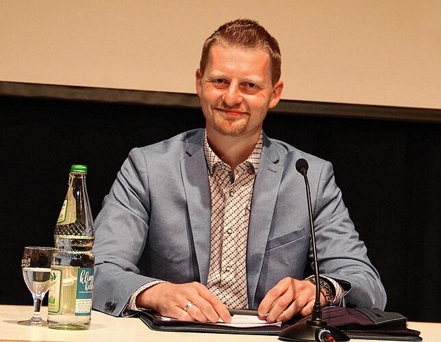 Herausforderer Simon Gröger.