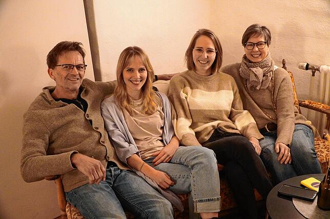 Thomas Blennemann, Alica Clemens, Nadja Kögel und Cosima-Simona Homberg beim Südkurier-Gespräch im Gewölbekeller des Schlosscafés. Diese ...