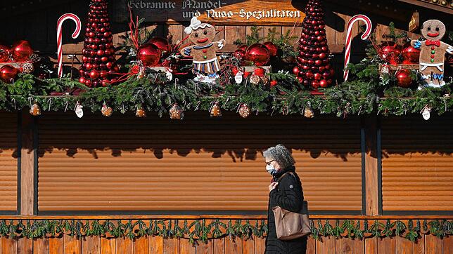 Kaum Weihnachtsmärkte, Kontaktbeschränkungen und Hybridunterricht an Schulen: Der Dezember wird in diesem Jahr aufgrund der ...
