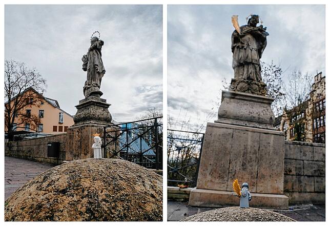 Die Brückenheiligen Maria (links) und Johannes Nepomuk einmal als steinerne Statue und als Plastikfigur.