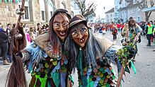 Ob in einer Zunft oder einfach nur so: Sich zu verklieden gehört an Fasnacht einfach dazu &ndash; wie kürzlich beim Narrentreffen in ...