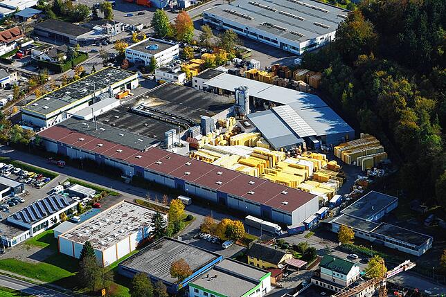 Der Stammsitz des Unternehmens Puren im Überlinger Gewerbegebiet Oberried mit dem Polyurethanschaum-Lager. Dieses Bild entstand 2010 zum ...