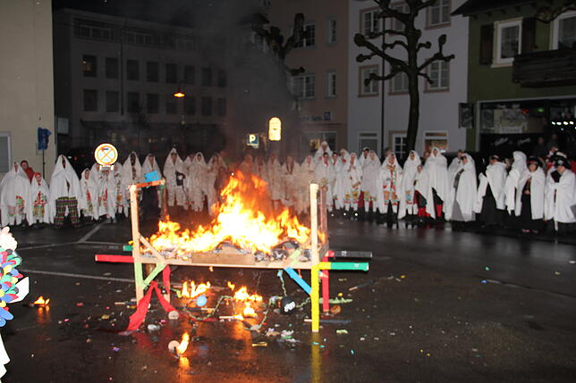 Ende der Fasnacht: Die Böög-Verbrennung auf dem Marktplatz in Tiengen.