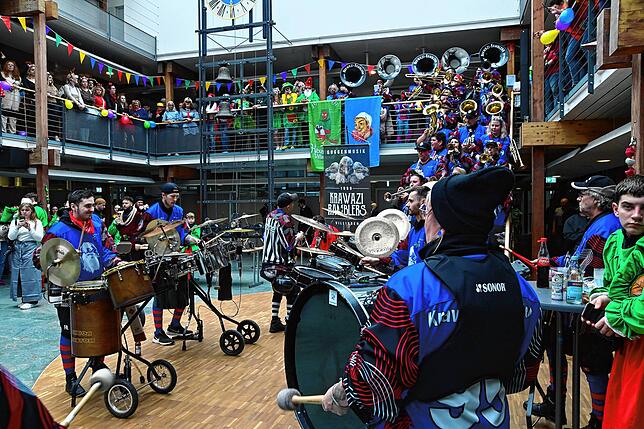 Die Krawazi-Ramblers machen ordentlich Stimmung in der Kreisbehörde.