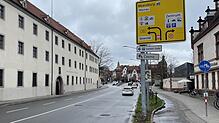 (Archivbild von März 2024) Blick von der Spanierstraße in Richtung Sternenplatz: An der Kreuzung in Konstanz wird ein Mann bei einem ...