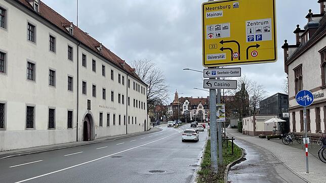 (Archivbild von März 2024) Blick von der Spanierstraße in Richtung Sternenplatz: An der Kreuzung in Konstanz wird ein Mann bei einem ...