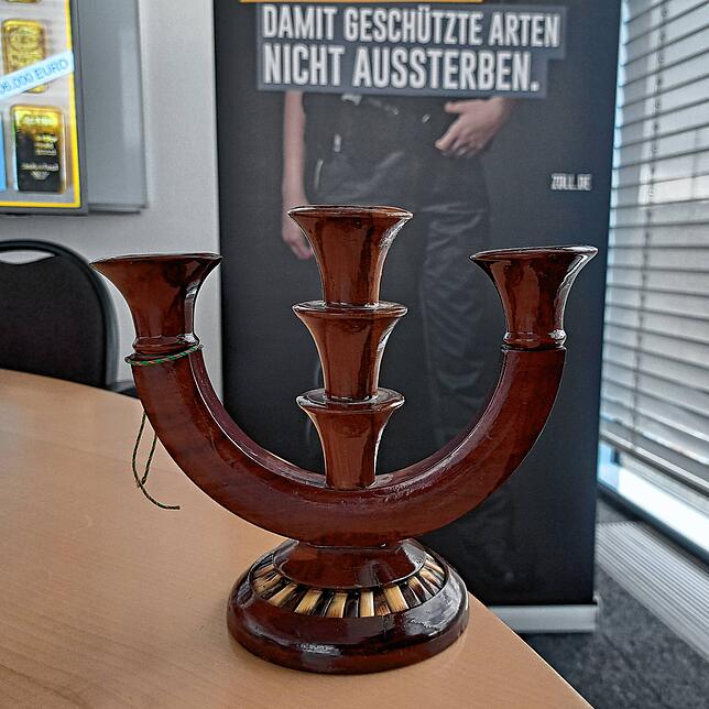 Dieser Kerzenhalter besteht zum Teil aus Stachelschwein. Deshalb wurde er vom Zoll beschlagnahmt.