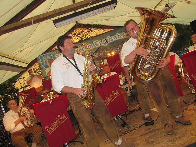 Bild 35: Bilder: Heißes Sommerfest in Engelswies mit Blaskapelle Peng