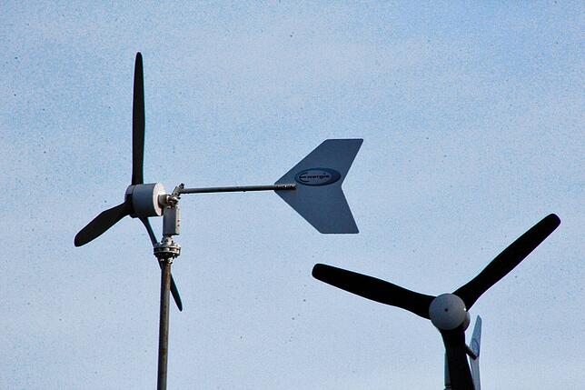 Lohnen sich solche Miniwindräder, wie die von Hubert Modler? Nicht wirklich, so lautet sein Fazit nach fast acht Jahren. Vielmehr sei ...