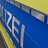 Ein Polizeiauto im Einsatz. (Symbolbild) Die Kriminalpolizei Lörrach sucht nach zwei mutmaßlichen Vergewaltigern.