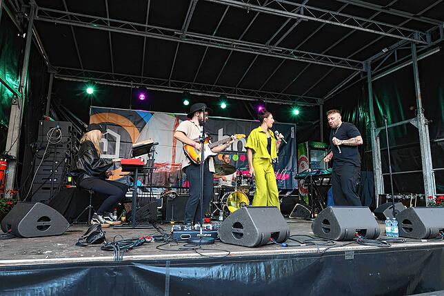 Bild 6: Mit Musik und Gaumenfreuden lockt das Konstanzer Weinfest 2025 seine Gäste