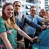 Haben den ersten Carsharing-Standort in der Singener Südstadt am Freitag eröffnet (von links): Julia Adler und Marc Müller (beide deer), ...