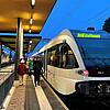 (Archivbild von 2021) Der Bahnhof Kreuzlingen bei Nacht: Am Freitag, 29. August, um 2 Uhr nachts sollen hier drei Männer einen ...