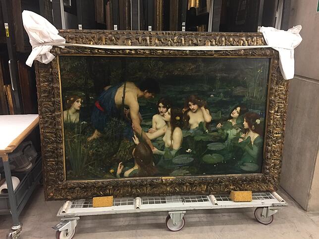 Das Gemälde &bdquo;Hylas und die Nymphen&ldquo; (1896) von John William Waterhouse im Lager der Manchester Art Gallery. Wegen der ...
