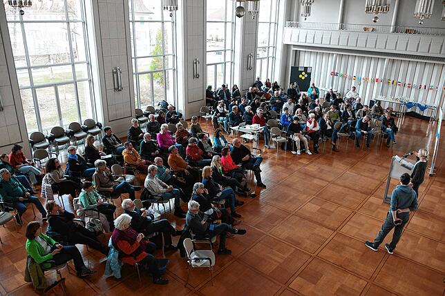 Der Blick auf die Demokratiekonferenz im Bürgersaal des Singener Rathauses Ende Februar.