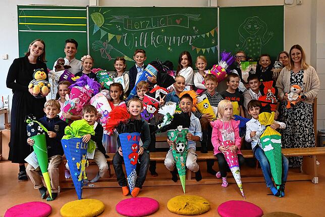 20 Jungen und Mädchen wurden in die Familienklasse der Alemannenschule Wutöschingen eingeschult. Klassenlehrer sind Dominik Scherer, ...