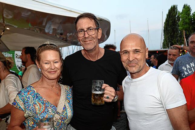 Bild 19: Party direkt am Bodensee: Beim Staader Hafenfest 2025 treffen sich die Konstanzer