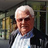 Wolfgang Rolle erinnerte sich im Gespräch mit dem SÜDKURIER 2020, wie er die eingedrückte Scheibe am damaligen Kaufhaus Hertie ...