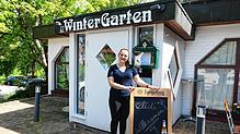 Boris Lavka, bei ihren Gästen als Bori bekannt, begrüßt gerne Gäste in der kleinen, gemütlichen Gaststätte auf der Seebauernhöhe.