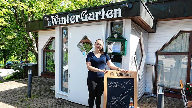 Boris Lavka, bei ihren Gästen als Bori bekannt, begrüßt gerne Gäste in der kleinen, gemütlichen Gaststätte auf der Seebauernhöhe.