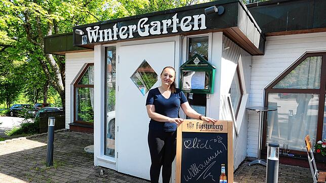 Boris Lavka, bei ihren Gästen als Bori bekannt, begrüßt gerne Gäste in der kleinen, gemütlichen Gaststätte auf der Seebauernhöhe.