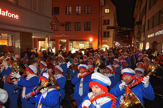 Bild 5: Jetzt geht&lsquo;s richtig los &ndash; Beim Butzenlauf startet die närrische Hochzeit