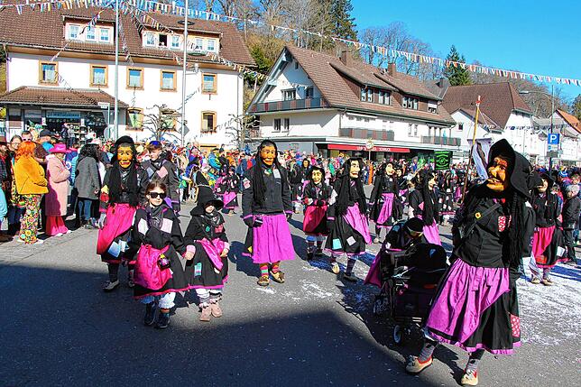 Bild 12: Umzug und Bühnenprogramm begeistern die Narren in Bonndorf
