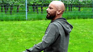 Trainer Patrick Hagg und der TSV Aach-Linz mussten lange zittern, ehe wenigstens noch das 1:1 gegen den Türk. SV Konstanz in trockenen ...