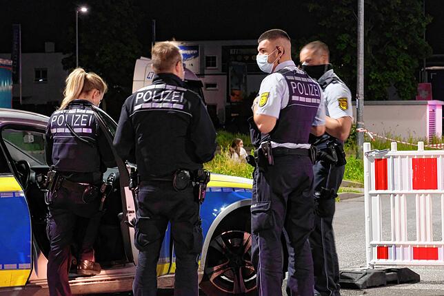 Polizeikräfte bei einem Tuning-Treffen Ende Mai in Singen