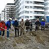 Spatenstich der Baugenossenschaft Hegau in der Überlinger Straße (von links): German Blechner (Werksplanung und Bauleitung), Roland ...