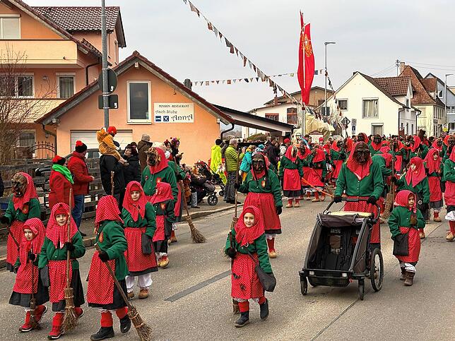 Bild 12: Bilder vom Jubiläumsumzug der Bierkärhexen in Mimmenhausen - das war die Gaudi!