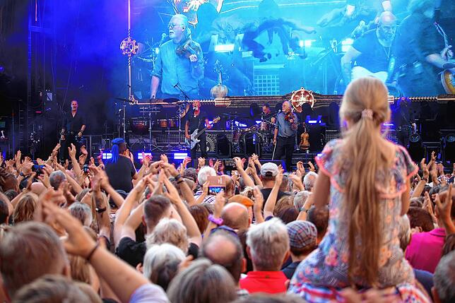Bild 12: Santiano rocken auf dem Schlossplatz (Teil 2)