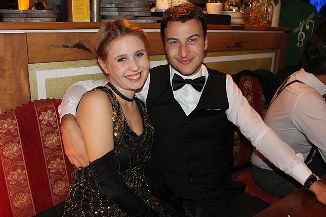 Durch den Gala-Abend swingten auch Magdalena Schneider und Marcel Eisert. Ihnen hatte es besonders die Musik der 20er Jahre angetan. Im ...