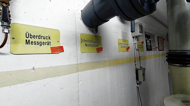 In den beiden Luftschutzbunkern sind noch große Lüftungs- und Filteranlagen verbaut.