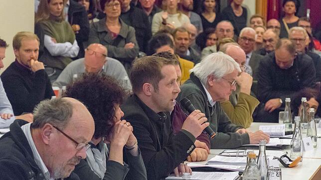 In dieser Zusammensetzung tritt sich der Gemeinderat von Waldshut-Tiengen letztmals am 15. Juli. Vorne von links die Stadträte Gerhard ...