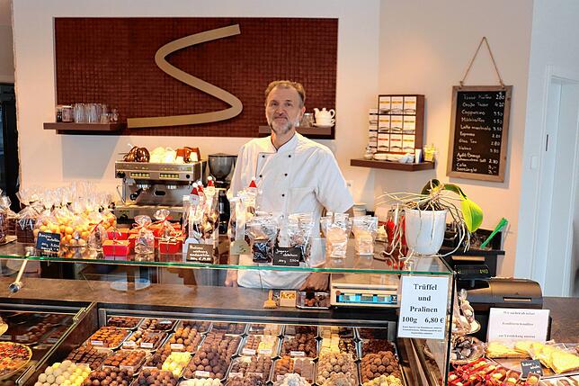 Arno Schindler, Betreiber von „Schindler‘s Feinster Confiserie“ in Überlingen und Owingen: „Das Auge ist der ...