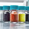Das Bild zeigt Chlorid-Gläschen des Unternehmens Taniobis. Die Produktion von Tantal- und Niobchlorid ist ein Schwerpunkt am ...