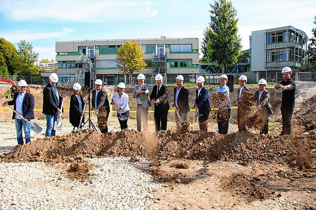 Festakt zum Baubeginn: Auf dem Schulcampus in Überlingen entsteht eine neue Sporthalle. Baubeginn war im Sommer, im September war ...