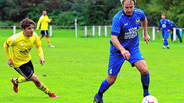 Markus Knackmuß vom SV Allensbach, rechts im Bild, wird im Sommer Trainer vom FC Bräunlingen in der Bezirksliga Schwarzwald.