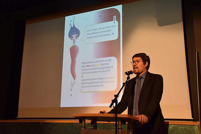 Bei seiner Rede und Präsentation erklärt Museumsleiter Johannes Waldschütz, dass es auch eine Kinderstrecke gibt, die unter anderem ...