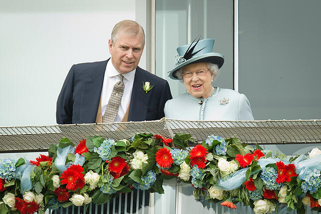 Prinz Andrews Mutter Queen Elizabeth II. entließ Prinz Andrew von seinen royalen Pflichten.