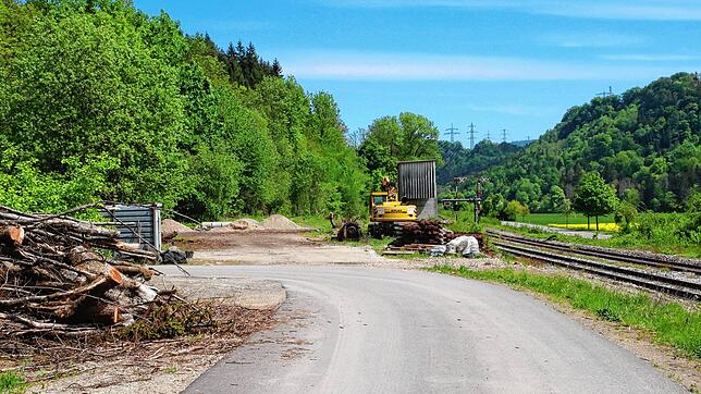 Auf dem Gelände des alten Bahnhofs in Weizen soll ein Holz-Zwischenlager gebaut werden. Das Kreisforstamt Waldshut stellte im Stühlinger ...