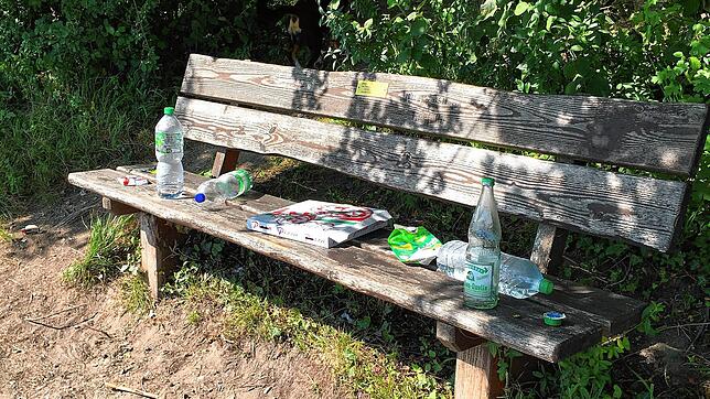 Pizza und Wasser &ndash; sind das die Überreste einer Party?
