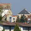 Blick auf die Markdorfer Altstadt mit Bischofsschloss (links) und Rathaus (rechts) aus Blickrichtung Gewerbegebiet Riedwiesen ...