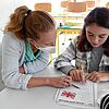 Lernen während der großen Ferien: Für die elfjährige Lina kein Problem. Hier wiederholt sie in der Sommerschule am Suso-Gymnasium die ...