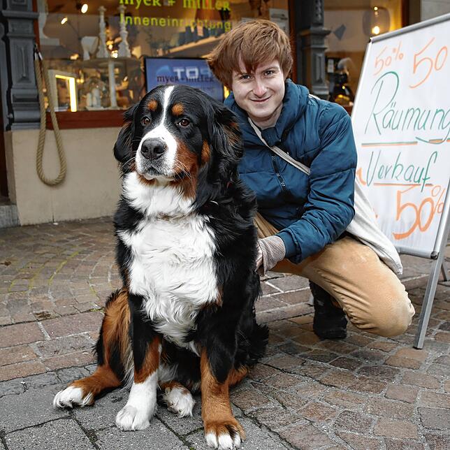 Die Berner Sennenhündin hat eine große Fangemeinde, darunter auch Emin Makenaci aus Trogen. Er hat Emma immer besucht, wenn er in ...