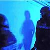 Eine Szene aus einem von der italienischen Polizei verbreiteten Video zeigt Polizeibeamte.