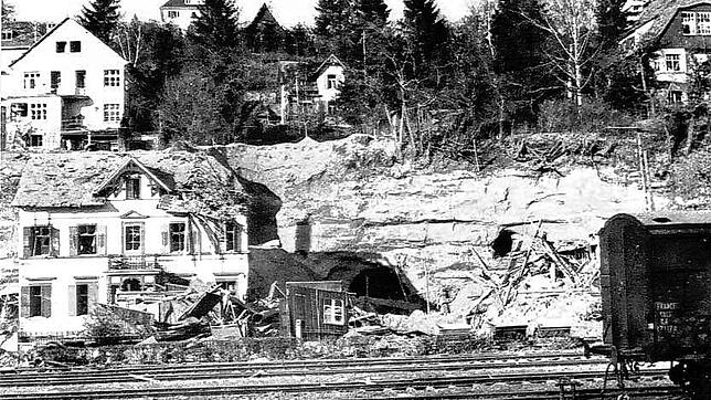 Der Luftangriff auf Überlingen am 22.&nbsp;Februar 1945 tötete 20&nbsp;Menschen und zerstörte zahlreiche Gebäude: sechs Bauten total, ...