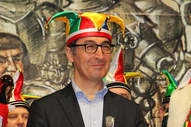 Bild 5: Cem Özdemir ist da! Die Bilder zum Empfang des Beklagten beim Narrengericht in Stockach (1)